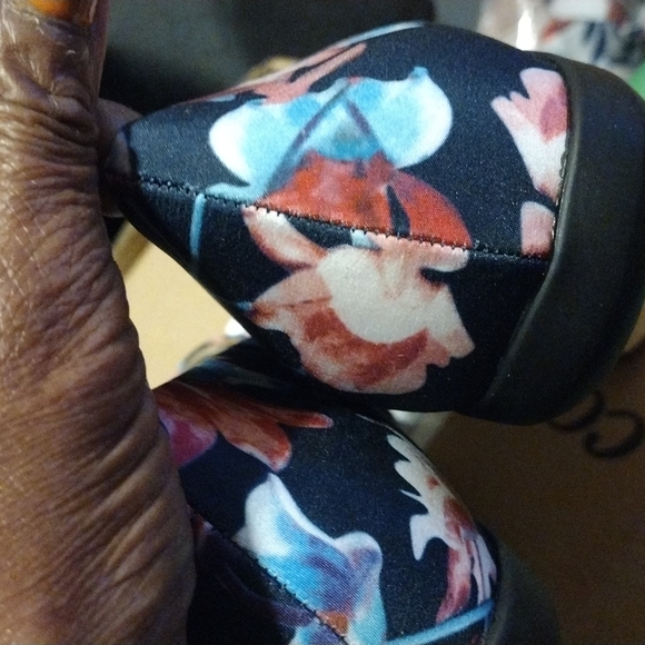 SOLD...Comfortview shoes - Picture 3 of 4